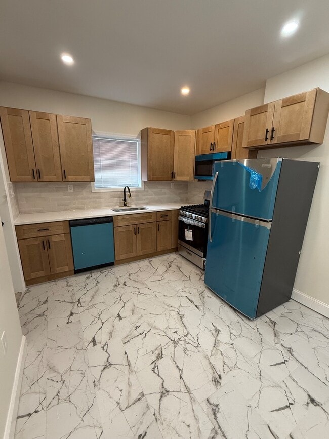 Building Photo - 608 West St