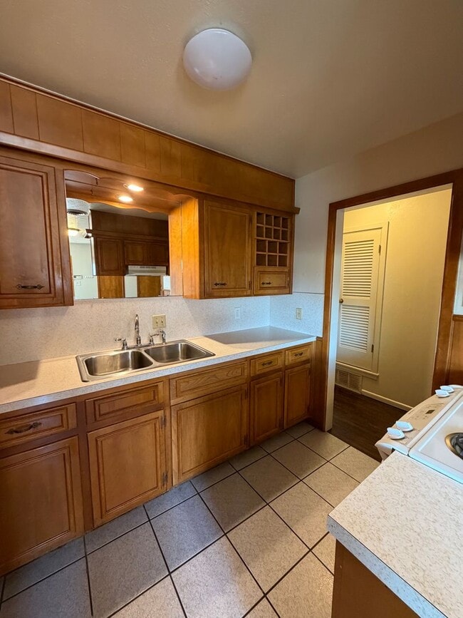 Building Photo - 2410 33rd St Unit B