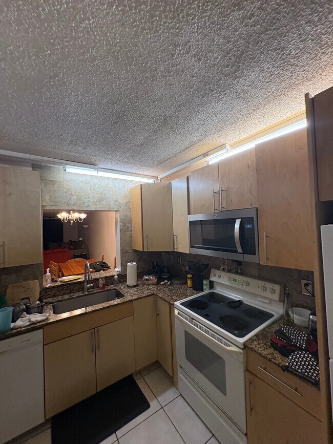Photo - 2925 SW 22nd Ave Unit #202