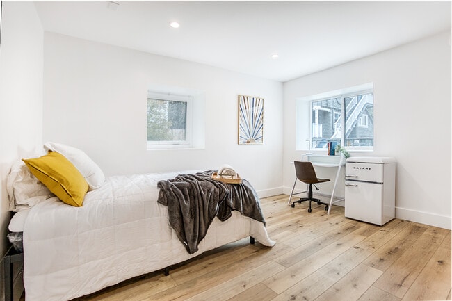 2227 Carleton St