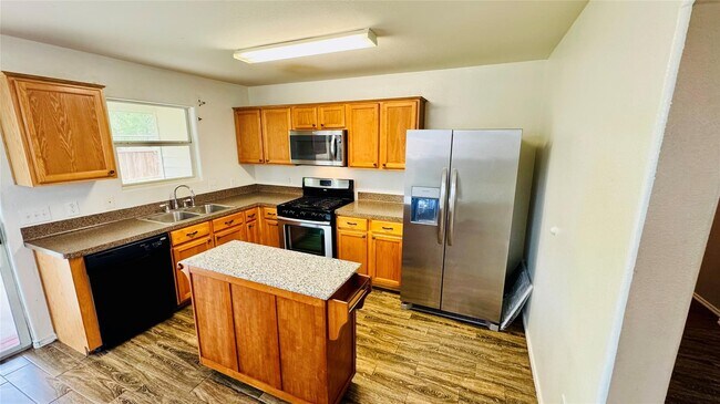 Photo - 4007 Hunter's Ridge Dr