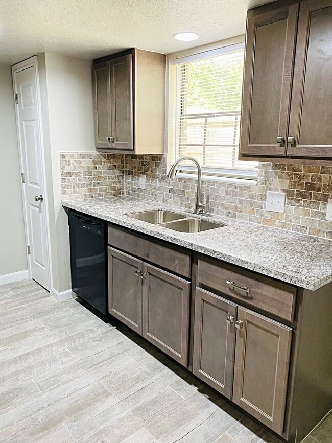 Photo - 2700 N 16th St