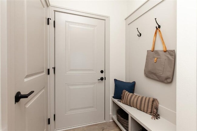 Photo - 6460 Galleria Dr