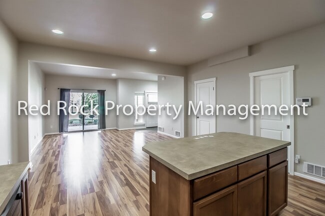 Photo - 1610 N Holl Blvd