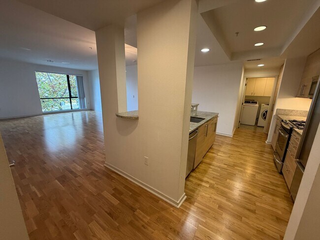 Photo - LUXURY 2 BEDROOM CONDO IN DOWNTOWN WALNUT ... Unidad 158