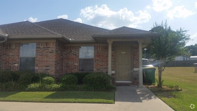 Building Photo - 5121 Galloping Way Rental