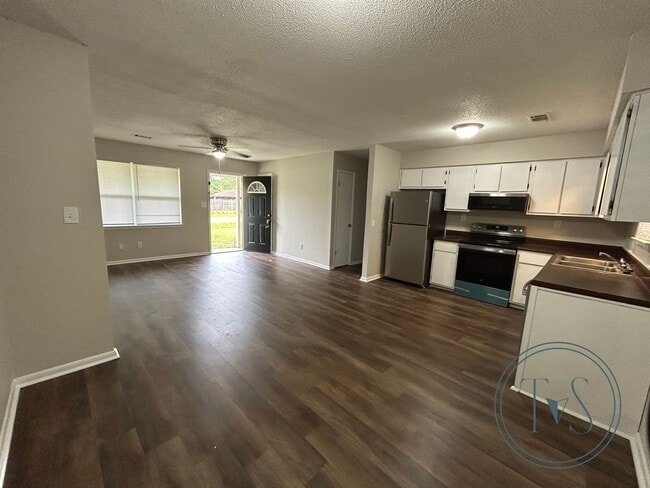 Photo - 993 White Cir