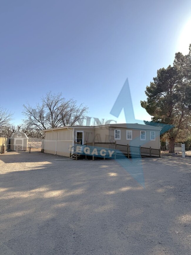 Building Photo - Updated, large lot, refrigerated air! Dona... Rental