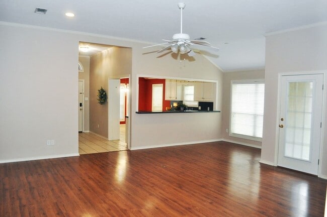 Photo - 3 Bed 2 bath Ashcreek Circle