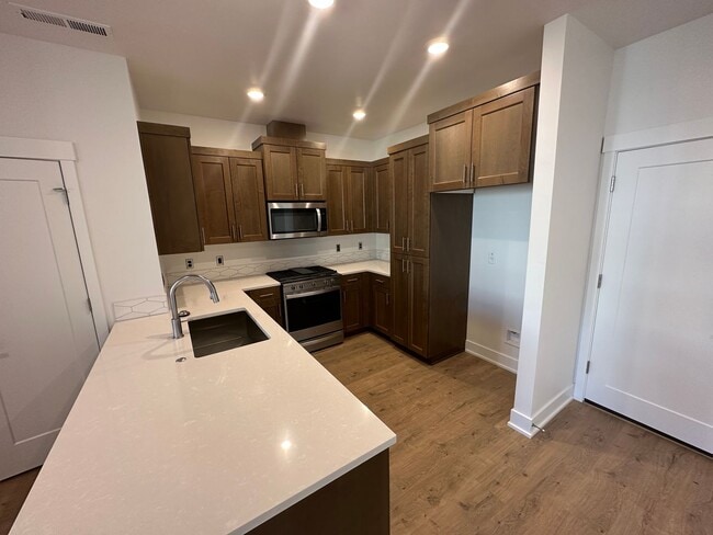 Photo - POOL & Clubhouse! 3 Bdrm, 2.5 Bath 1450 sq ft Townhouse, All Appliances, Gas Heat & A/C, Pet OK, ...