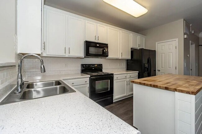 Photo - 546 Elm Ave