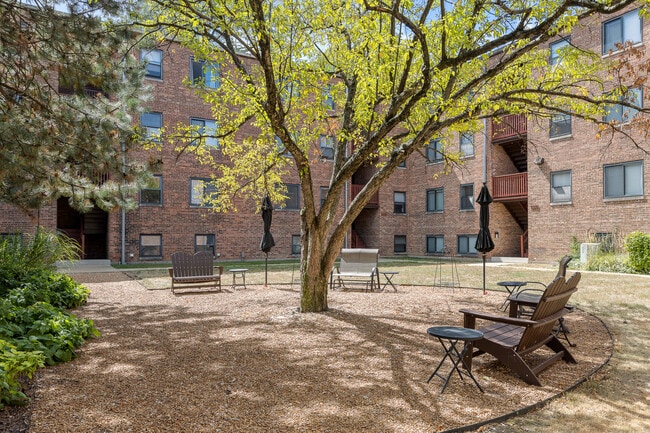 Kenmore Park Apartments in Elmhurst