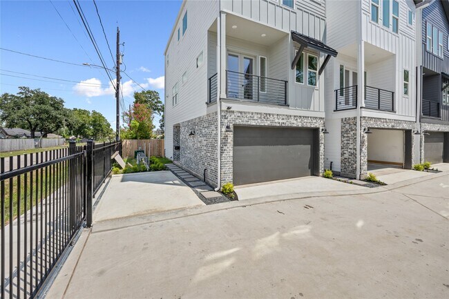 Building Photo - 717 Janisch Rd Rental