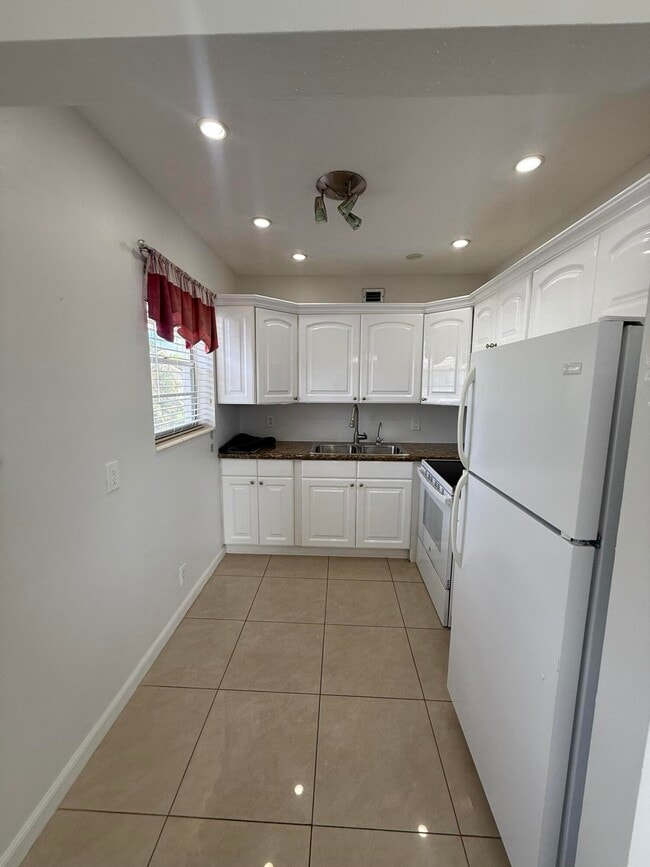 Photo - 184 Easthampton H
