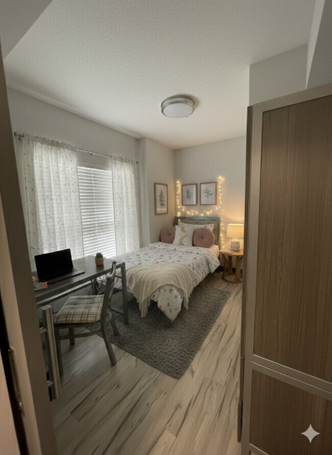 Photo - 258B-258B Sunview St