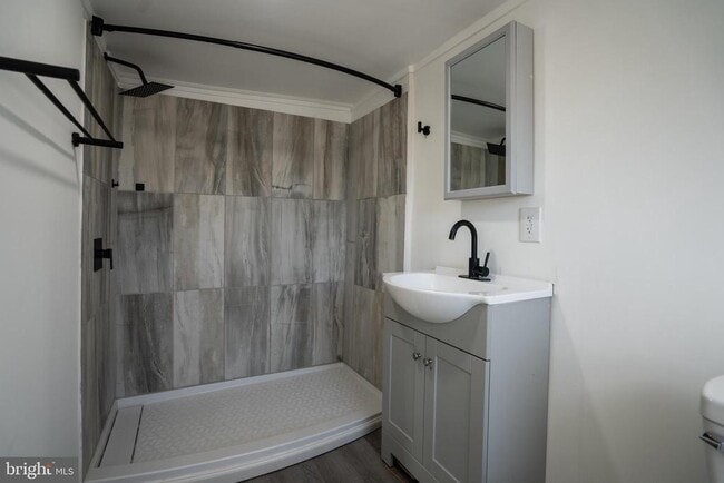 Photo - 729 Main St Unit APT B