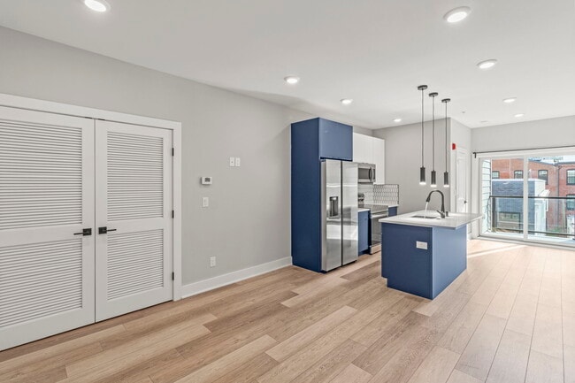 Building Photo - 2626 Trenton Ave Unit 404 Rental
