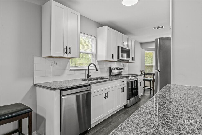 Photo - 140 Cumberland Ct