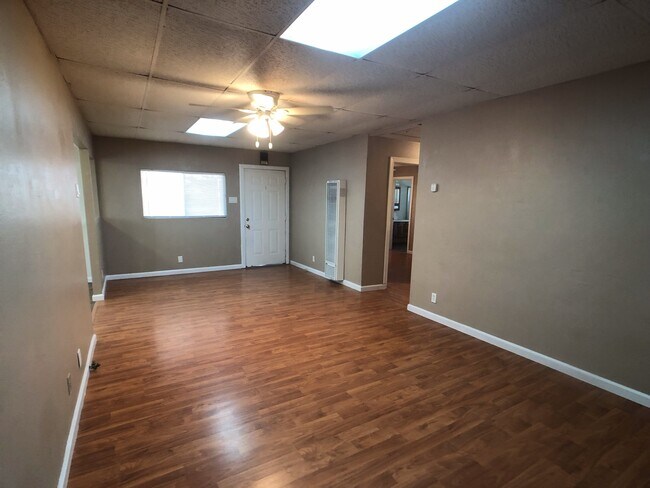 Photo - 441 Hazelton St