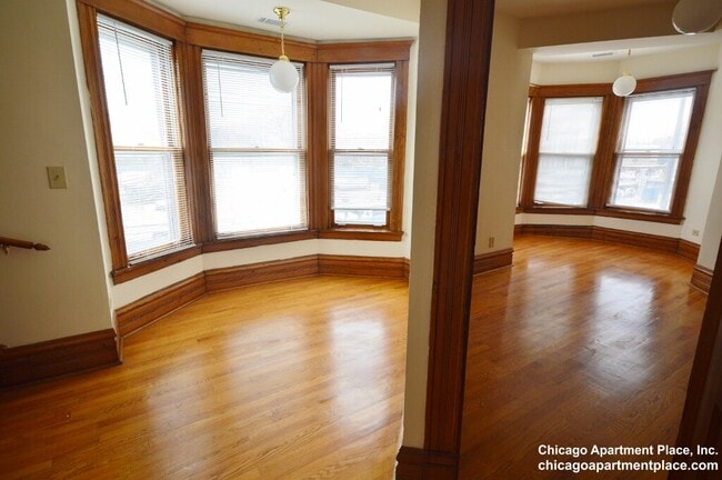 Building Photo - 2329 N Halsted St