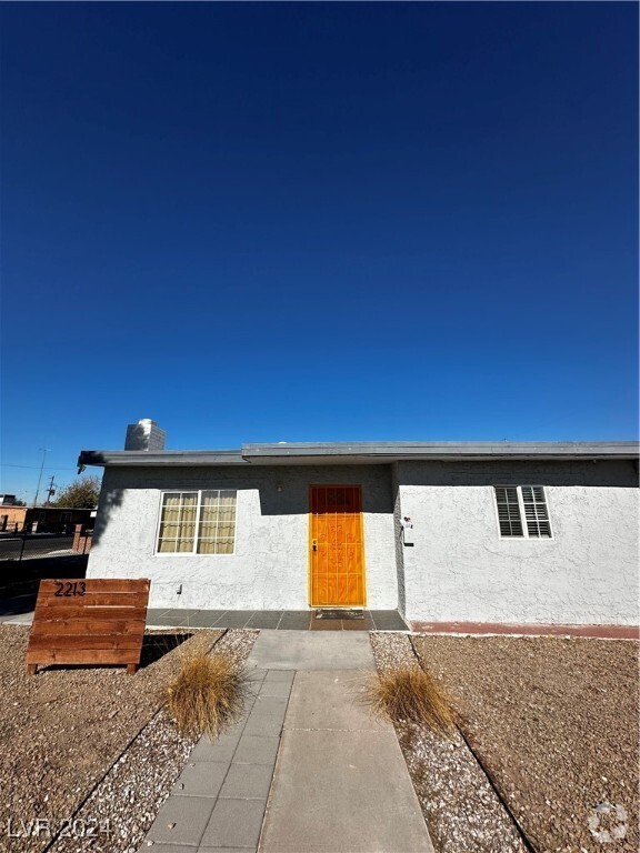 Building Photo - 2213 E Oakey Blvd Rental