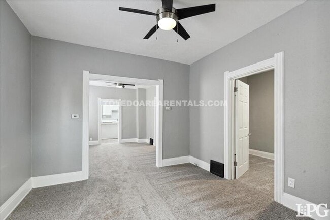 Photo - 365 Burger St