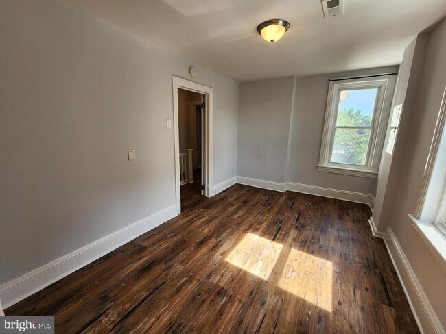 Photo - 164 Division St