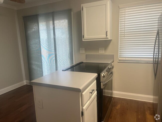 Building Photo - 700 Alta View Ct Rental