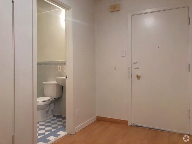 Building Photo - Top Floor 1 Bed, 1 Bath Sunset Apartment -...