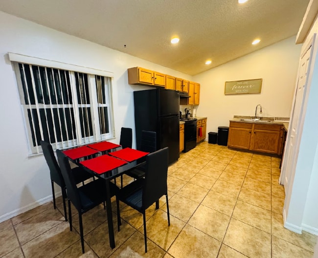 Photo - 536 Cheshire Way