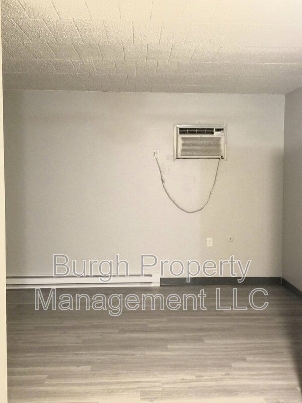 Photo - 634 Southcrest Dr Unit 9