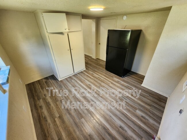 Photo - 902 W 14th St