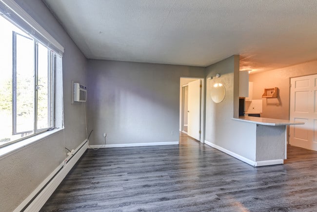 Photo - Lynwood Apartments