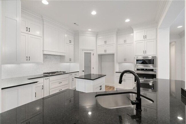 Photo - 1600 SW Montrose Ave