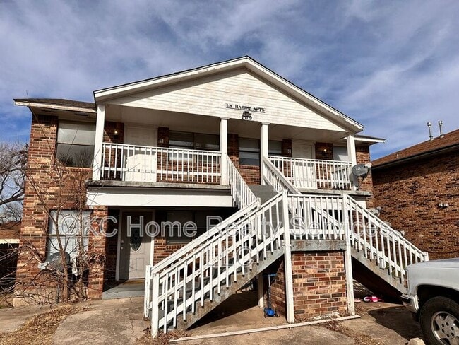 Building Photo - 109 SE 42nd St Unit D