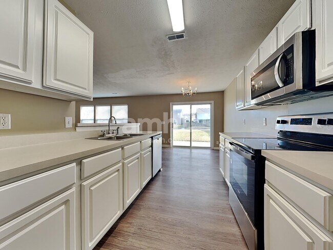 Photo - 4060 Longfellow Dr