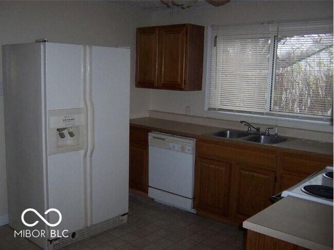 Photo - 4762 Walker St