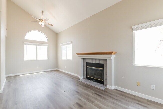 2205 Farmouth Cir
