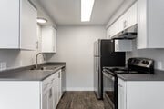 2BR, 1BA - 900 SF