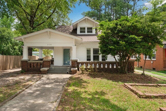 Building Photo - Updated historic Craftsman minutes from downtown and Duke!