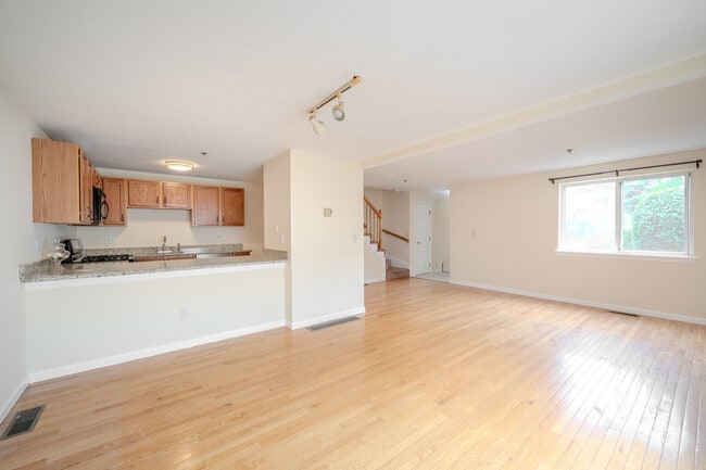 360 Littleton Rd