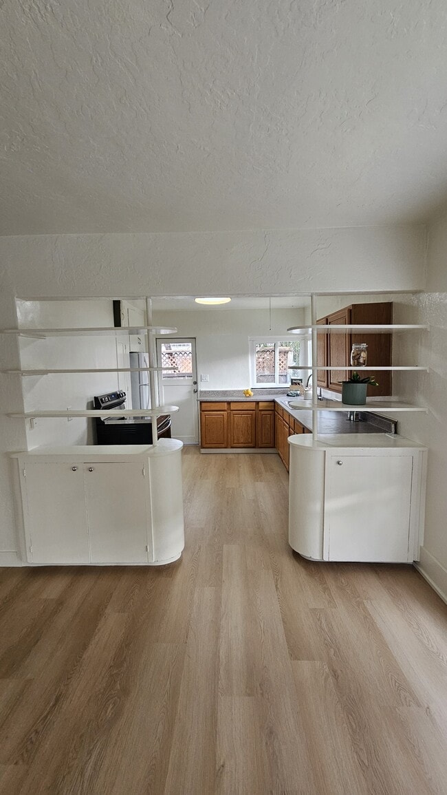 Photo - 476 E 7th Ave