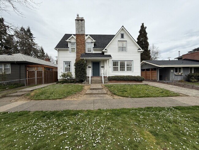 Photo - 777 W 10th Ave