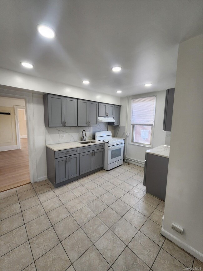 Building Photo - 82-03 Myrtle Ave Unit 2L