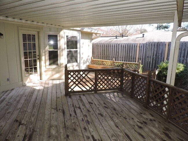 705 Reston Dr