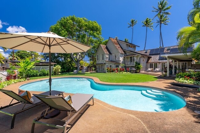 Building Photo - 4584 Kahala Ave
