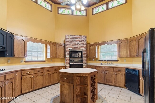 Photo - 104 Tallowood Cir