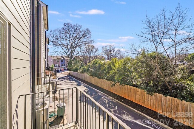 Photo - 334 Simeon Dr