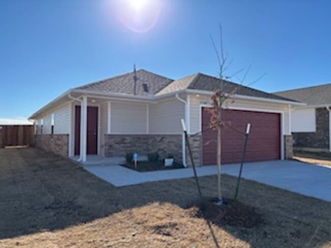 Building Photo - Beautiful New Home! 1st Month Free!