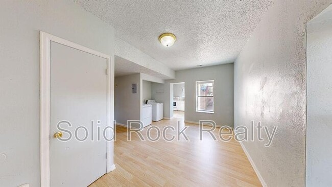 Photo - 714 E 3rd St Unidad 2